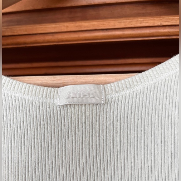 SKIMS Ribbed Cropped Tank - Picture 3 of 5